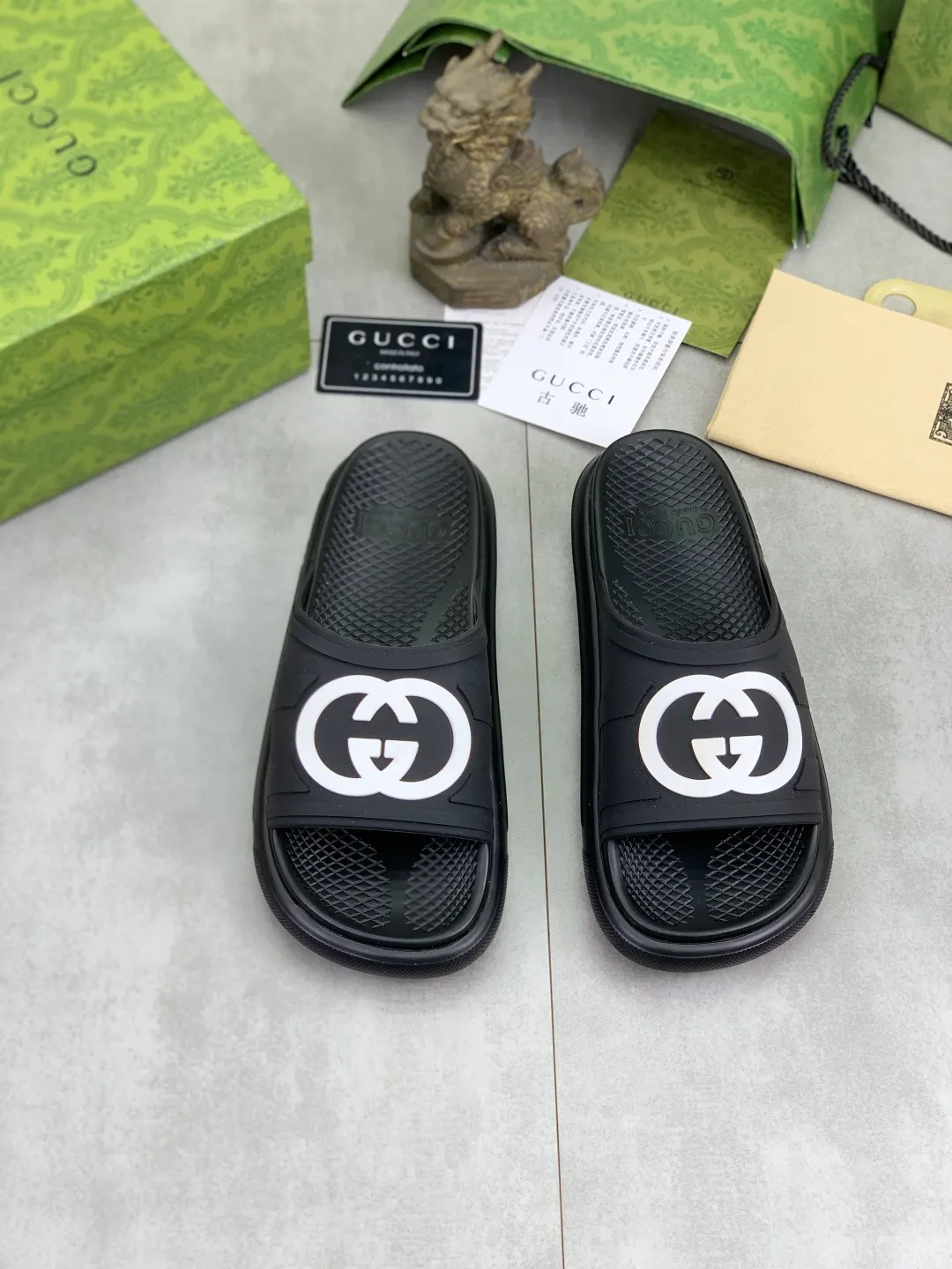 Men's Men's Shoes 💰P300💰[New Style] High Version 🎁🎁🎁 GUCCI New Year of the Snake casual slippers, original official website, perfect workmanship, transmitting a kind of noble luxury, sublimating its definition of luxury in Gucci's high-end extraordinary craftsmanship. Original Gucci double G combination outsole, code number: 35-46, complete package